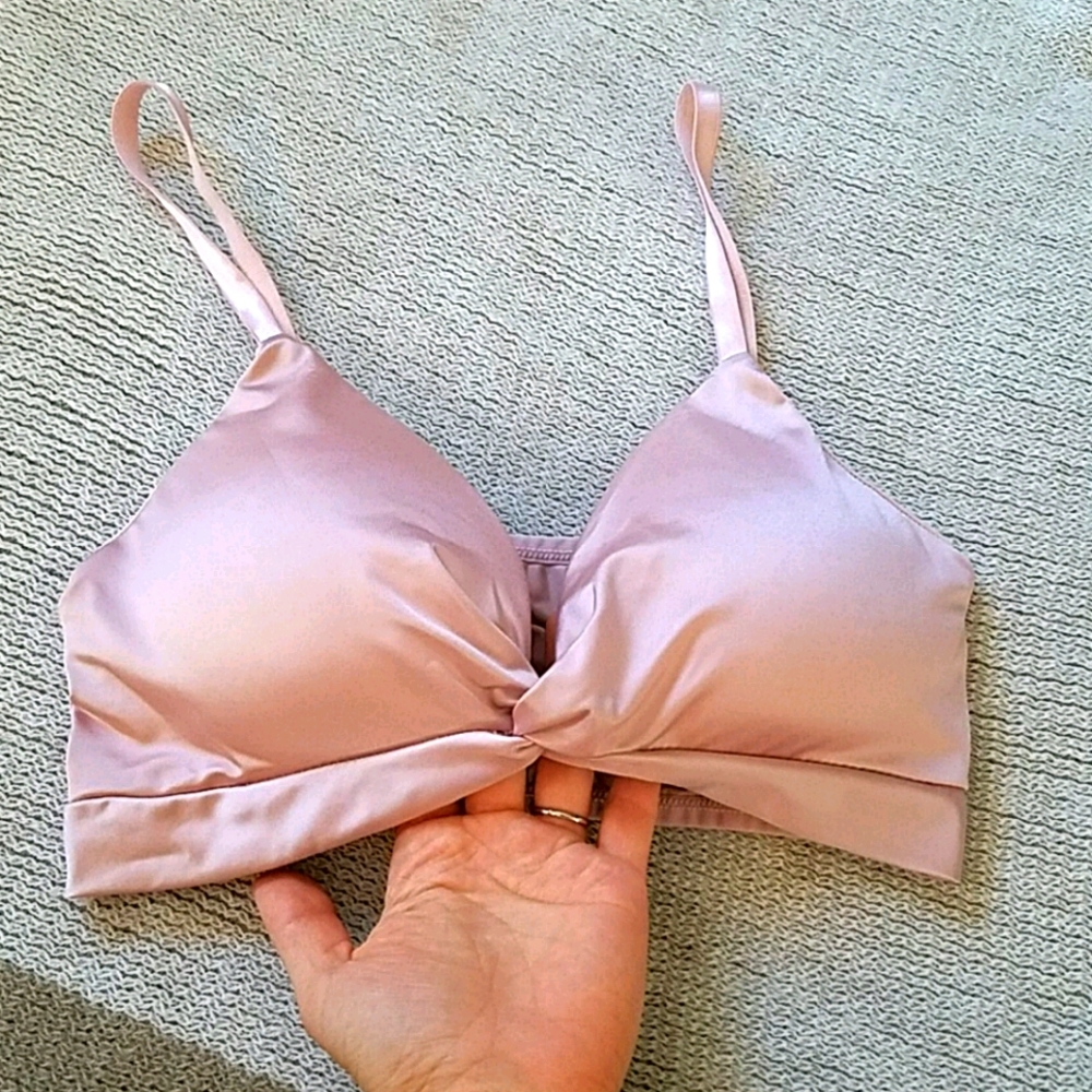 ❌SOLD❌Blush Pink Twist Front Bralette - Picture 2 of 4
